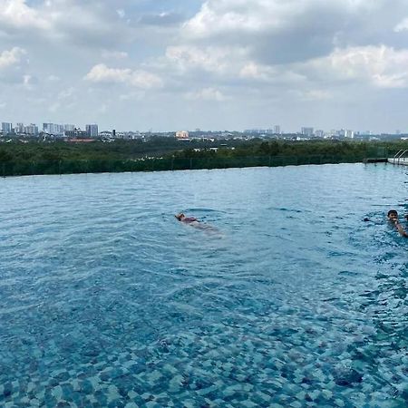 Homenest Jb City Poolview Suite By Cozy Home Johor Bahru Exterior photo