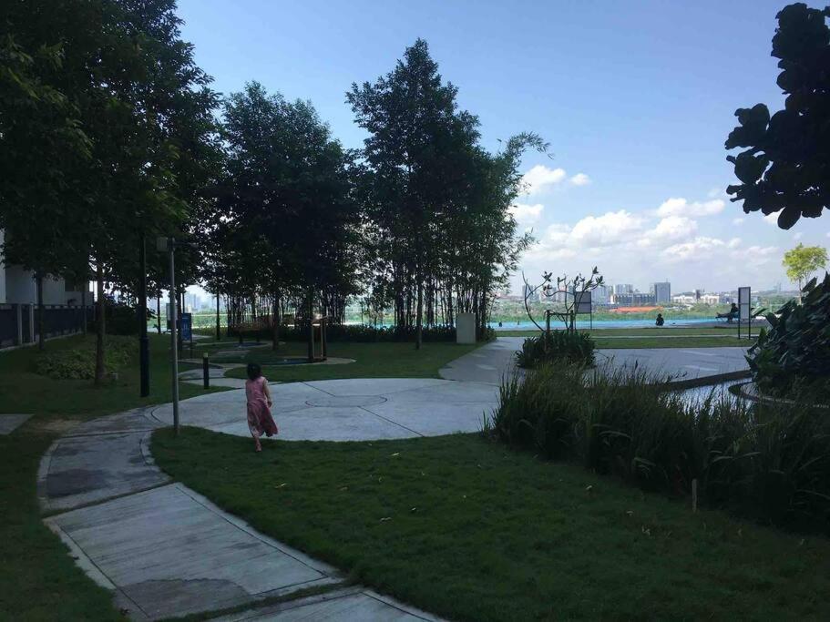 Homenest Jb City Poolview Suite By Cozy Home Johor Bahru Exterior photo
