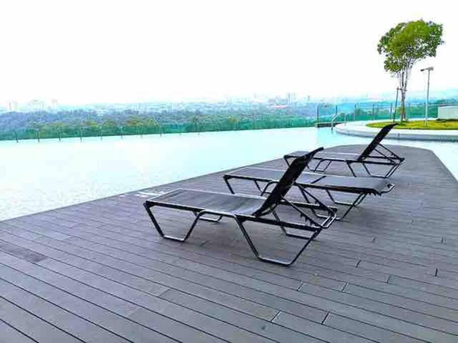 Homenest Jb City Poolview Suite By Cozy Home Johor Bahru Exterior photo