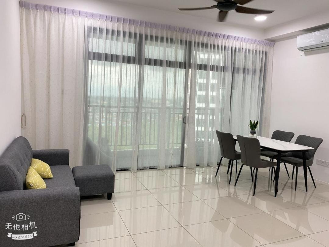 Homenest Jb City Poolview Suite By Cozy Home Johor Bahru Exterior photo
