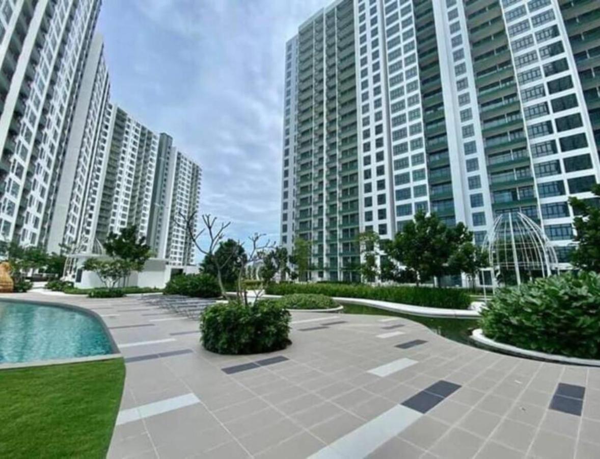 Homenest Jb City Poolview Suite By Cozy Home Johor Bahru Exterior photo