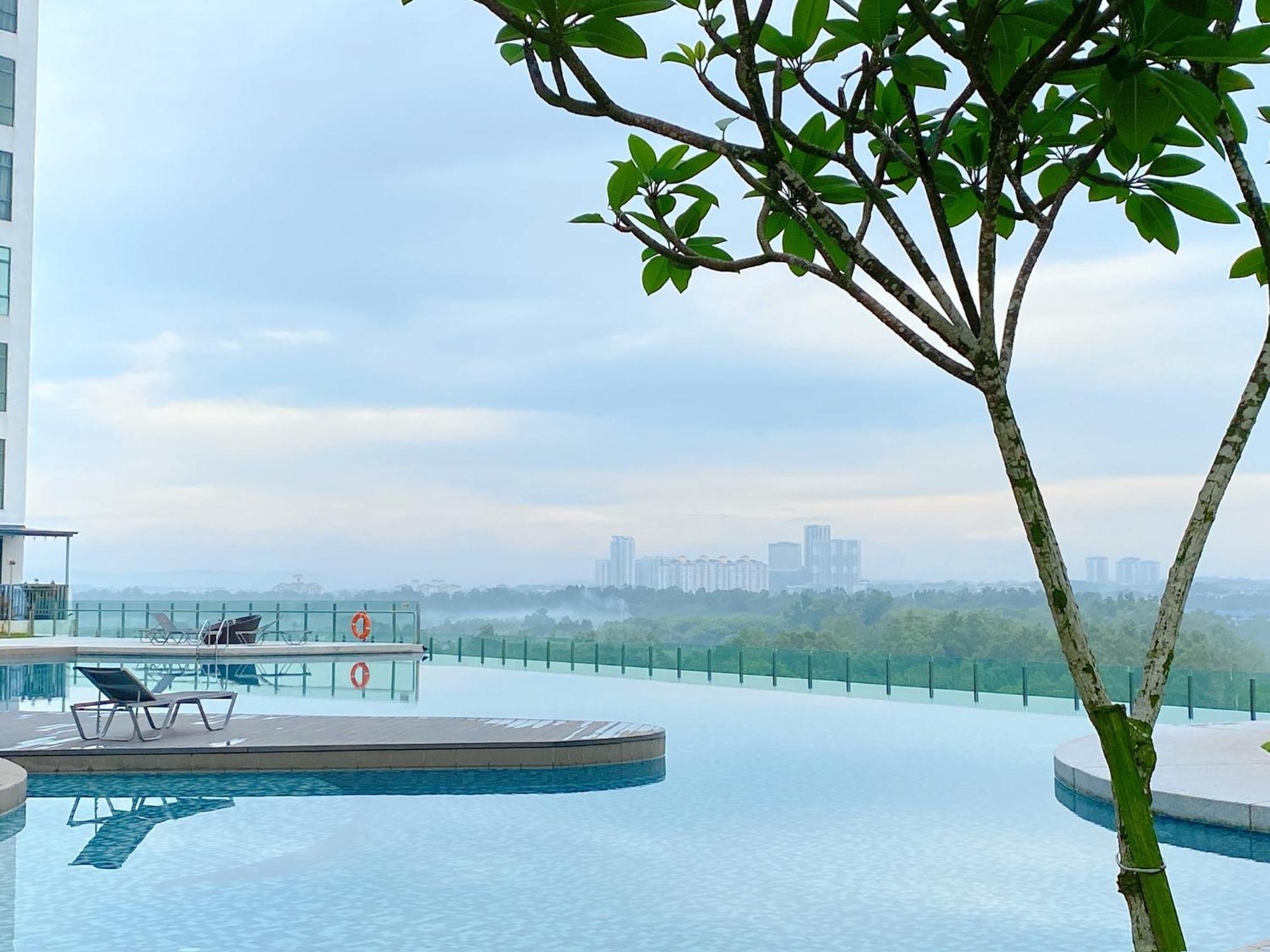Homenest Jb City Poolview Suite By Cozy Home Johor Bahru Exterior photo