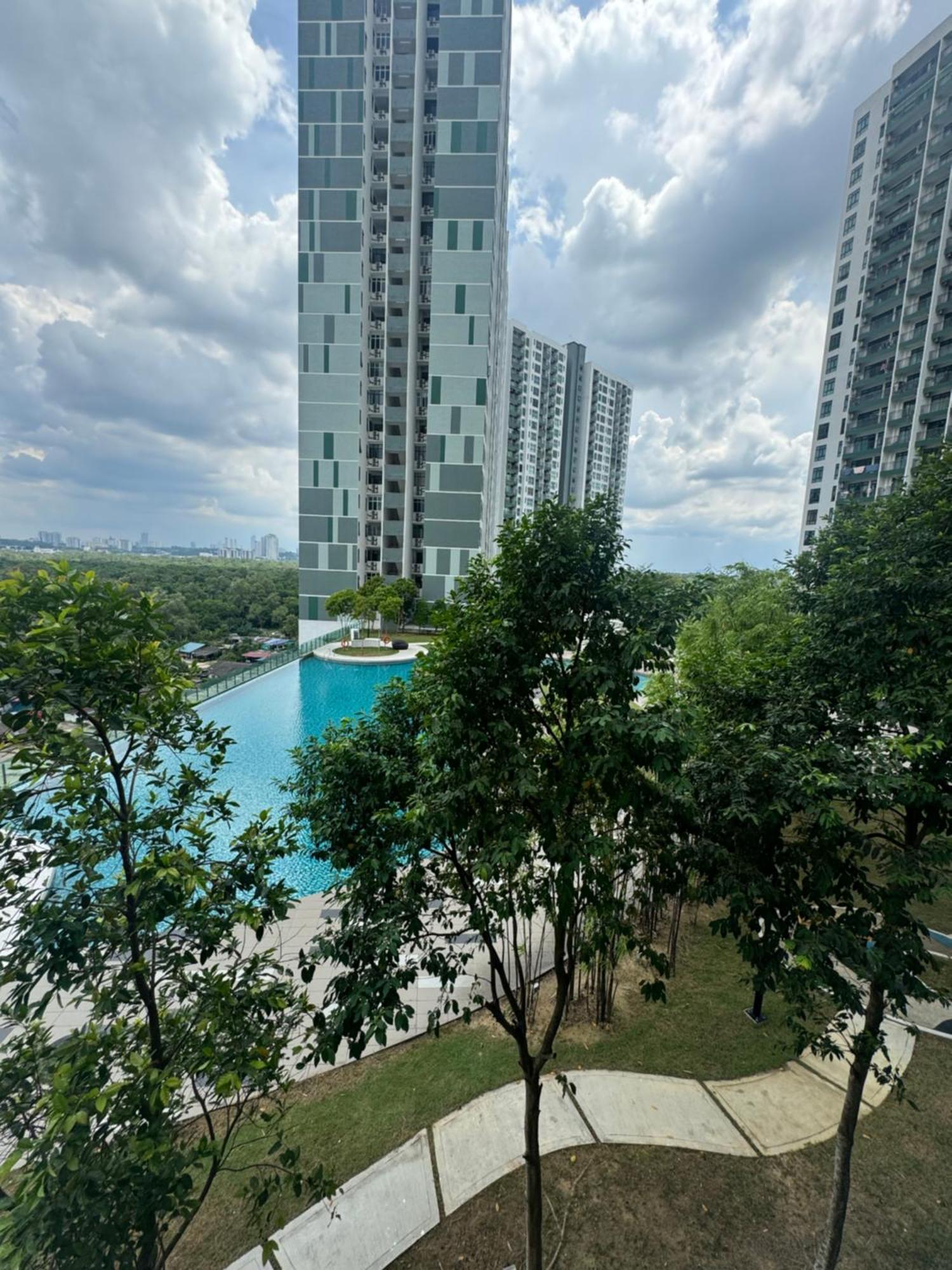 Homenest Jb City Poolview Suite By Cozy Home Johor Bahru Exterior photo